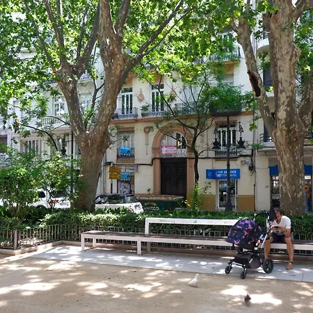 Centrica De Lujo Gv 6 Pansiyon *